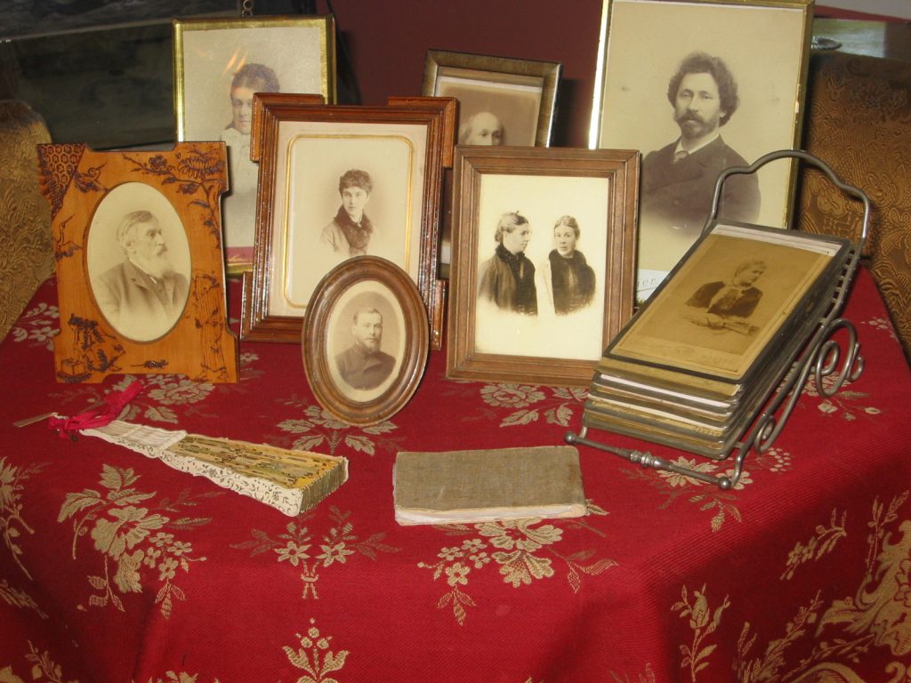 Выставка «Мир дома Льва Толстого»