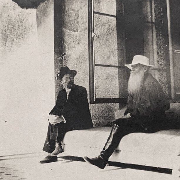 Фото: П.А. Сергеенко. Л.Н. Толстой и А.П. Чехов. 1901 г.