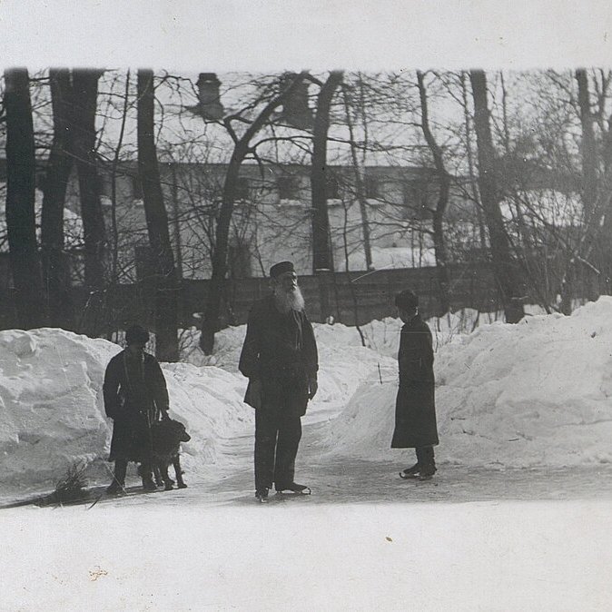 Л.Н. Толстой в хамовническом саду на коньках 1898 г. Фотография С.А. Толстой