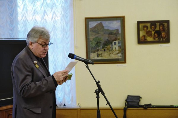 Григорий Вихров — российский поэт, преподаватель и искусствовед