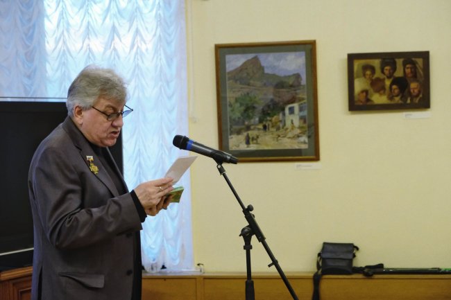 Григорий Вихров — российский поэт, преподаватель и искусствовед