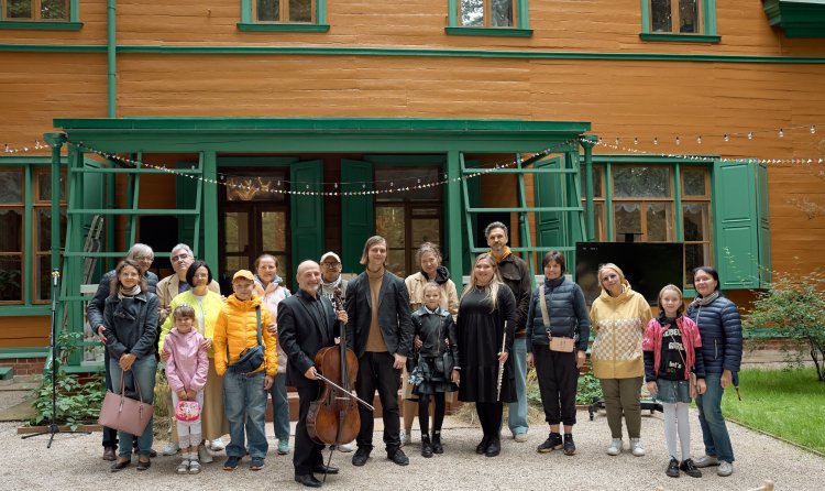 Общее фото гостей и участников праздника