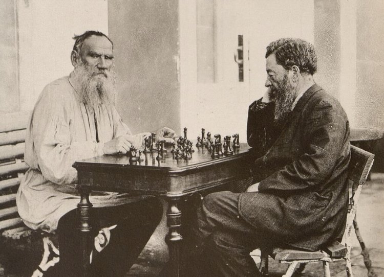 Л.Н. Толстой играет в шахматы с П.Ф. Самариным. 1892. Молоденки. Тульская область