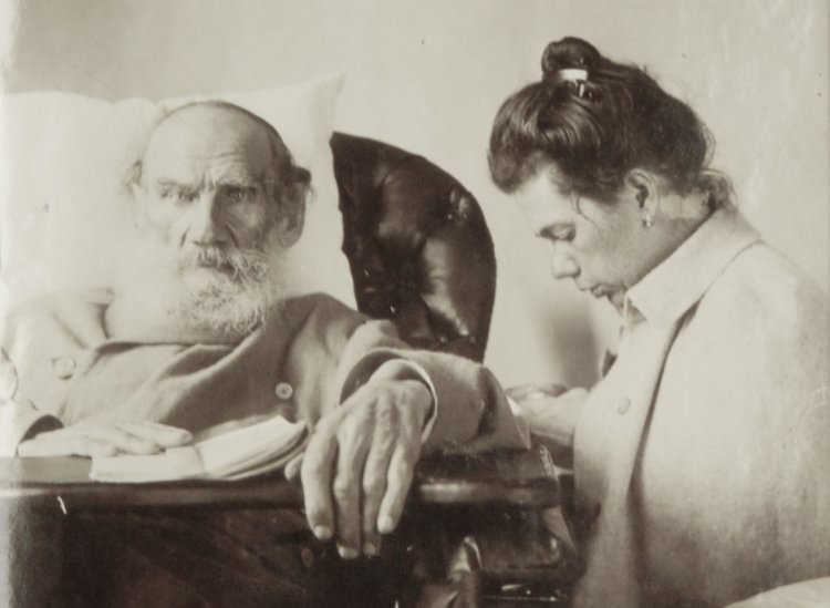 Л.Н. Толстой с дочерью Т.Л. Толстой-Сухотиной. Толстая С.А. Май 1902. Гаспра. Крым.