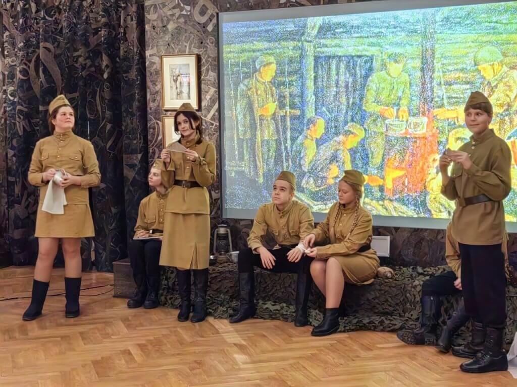 Музыкальный спектакль, приуроченный к 80-й годовщине Победы и Дню Героев Отечества, прошел в Мультимедийной экспозиции на ВДНХ