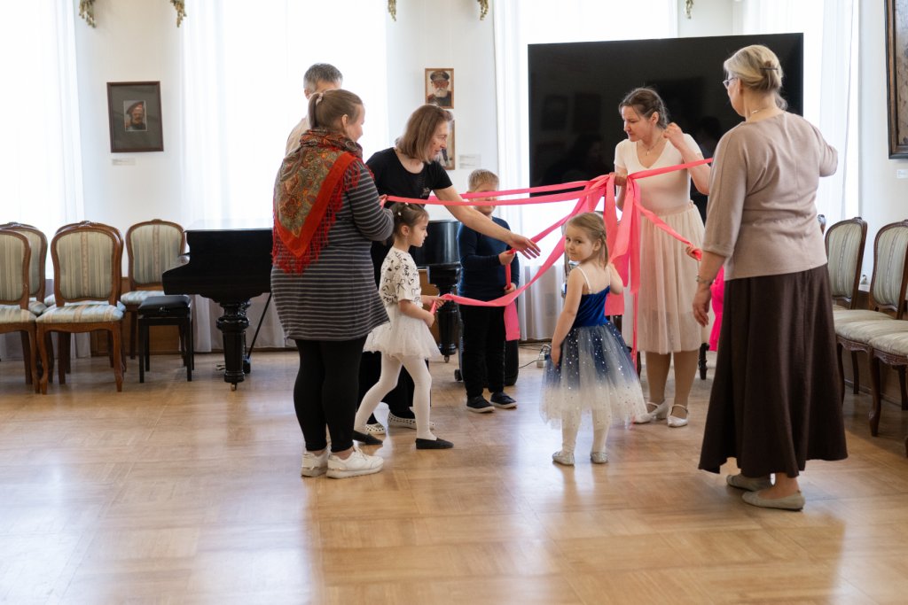 Занятие в детском Клубе исторического танца «Лансье». Занятие 9