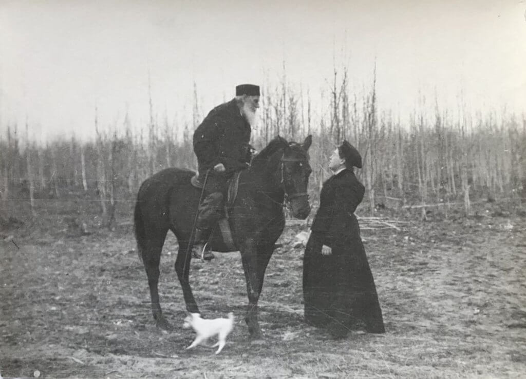 Лев Толстой на коне