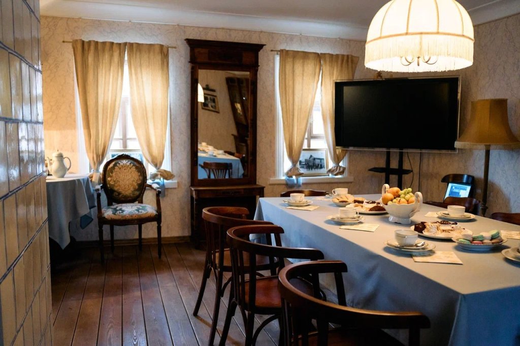 Лекция и мастер-класс «Ароматы времени: Семья Толстых и запахи ХIХ века»