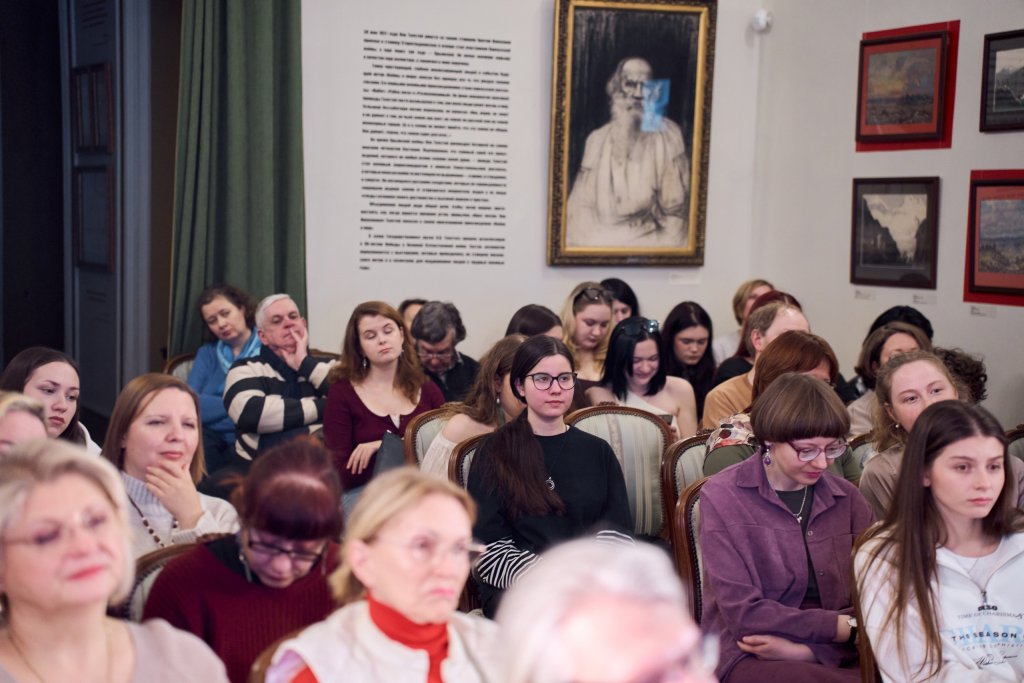 Читательский клуб. Специальный гость Роман Игнатьев. Ведущая Гаянэ Степанян