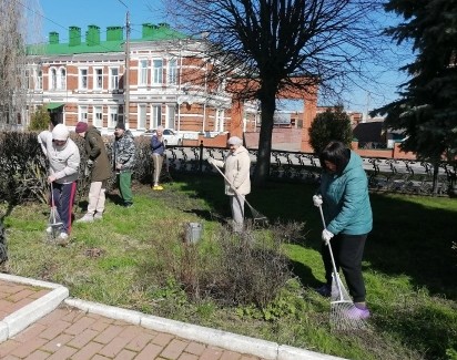 Субботник в сквере Л.Н. Толстого в Астапово прошел в Международный день Матери-Земли