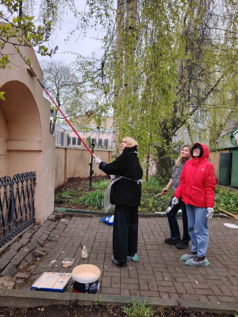 Молодежный совет Музея Льва Толстого провел субботник в Толстовском центре