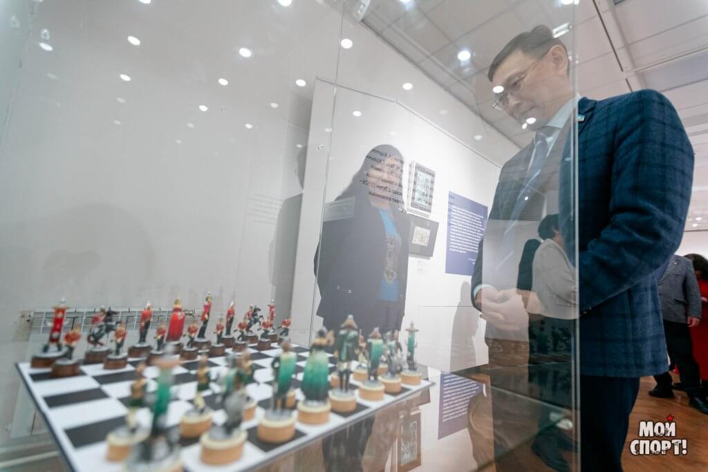 «Шахматы поставлены. Игра начнется завтра». Открытие новой выставки в&nbsp;Якутске