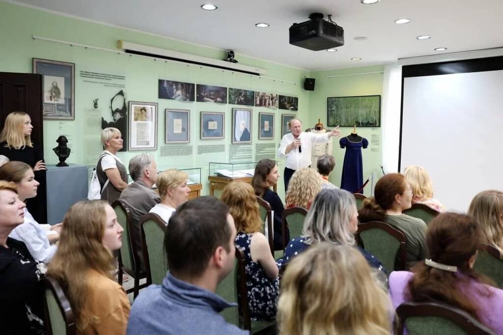 В Выборге открылась выставка «Как можно ближе подойти к Толстому» к 60-летию фильма «Война и мир»