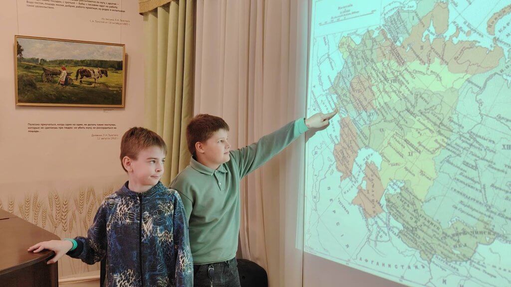Праздничная интерактивная экскурсия с мастер-классом «Новогоднее путешествие Льва Толстого»